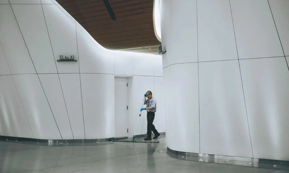 menjaga kebersihan rumah